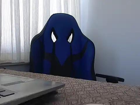 Snapshot of ALPHANDRE chatting on 04/12/26, 11:04 ALPHANDRE online show from 04/12/26, 11:04