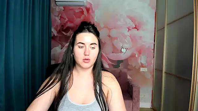 Roxie Bradley online show from 12/15/24, 12:51