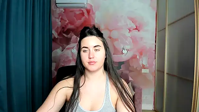 Roxie Bradley online show from 12/15/24, 05:02