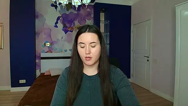 Roxie Bradley online show from 12/18/24, 10:30