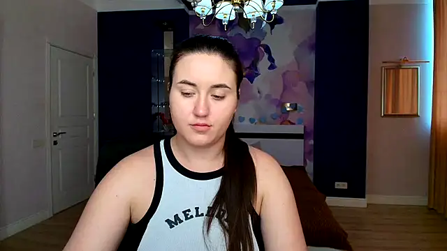 Roxie Bradley online show from 02/04/25, 10:54