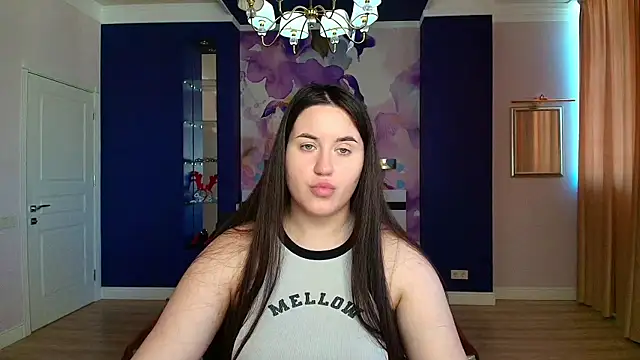 Roxie Bradley online show from 03/07/25, 06:57