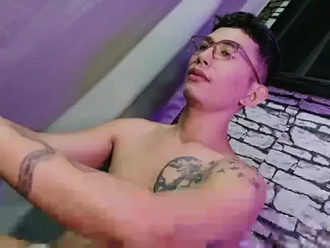 xlovercum online show from 04/11/26, 07:51