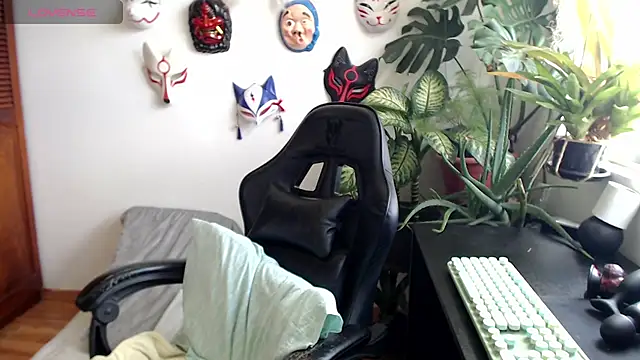 Snapshot of cat_salo chatting on 11/22/25, 03:44 cat salo online show from 11/22/25, 03:44