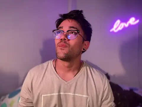 Im sophiie online show from 01/12/25, 06:17