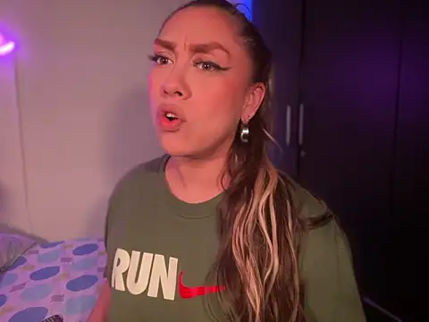 Im sophiie online show from 01/20/25, 06:21