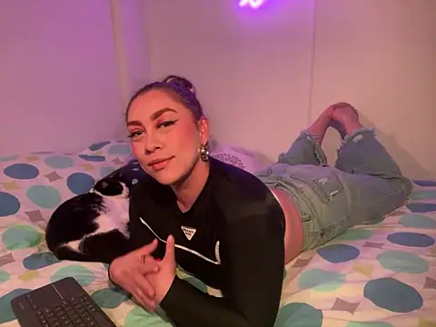 Im sophiie online show from 01/21/25, 05:49