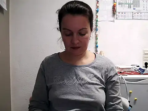 LoveNBloom online show from 01/31/25, 06:25