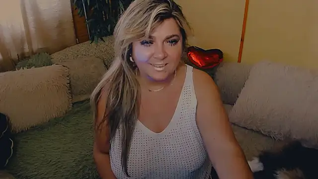 Snapshot of Malena_Mi chatting on 04/17/26, 02:53 Malena Mi online show from 04/17/26, 02:53
