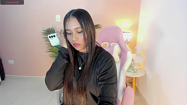 Ciara8 online show from 10/17/25, 04:37