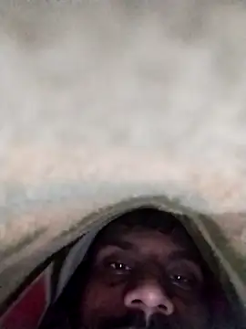 Snapshot of Cp7990208 chatting on 11/30/25, 11:20 Cp7990208 online show from 11/30/25, 11:20