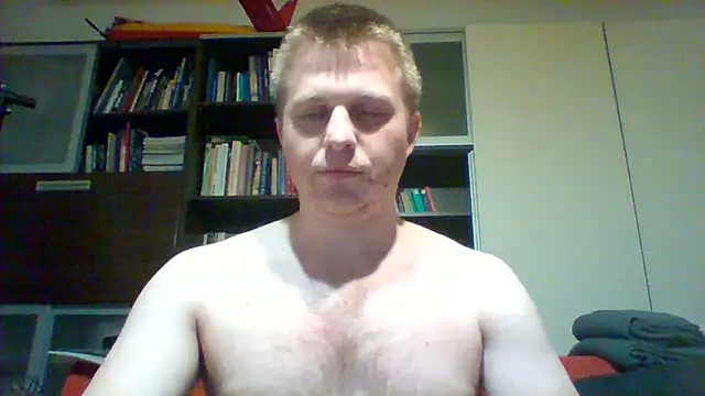 Snapshot of Matttthees chatting on 02/26/25, 08:44 Matttthees online show from 02/26/25, 08:44