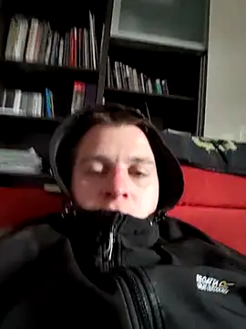 Snapshot of Matttthees chatting on 02/27/25, 02:43 Matttthees online show from 02/27/25, 02:43