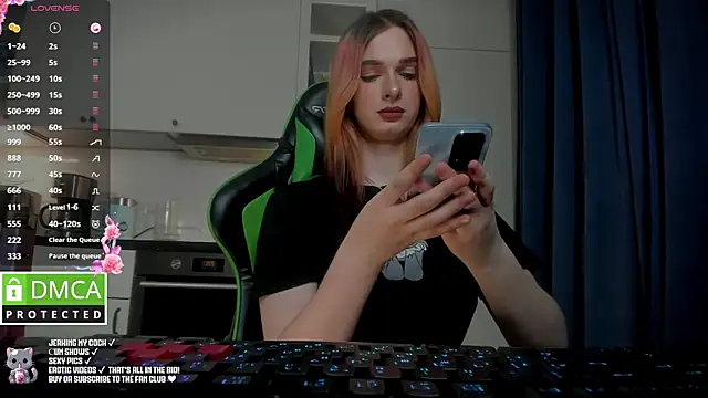 Lee Loo online show from 01/28/25, 05:03