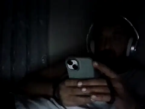 Snapshot of Ca414 chatting on 11/09/25, 11:25 Ca414 online show from 11/09/25, 11:25