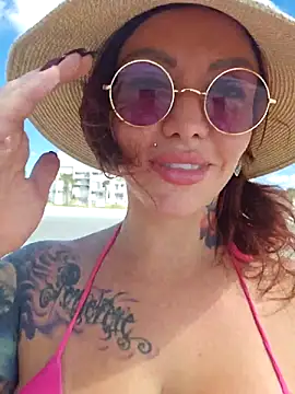 Snapshot of CharletteWebb chatting on 10/08/25, 04:59 CharletteWebb online show from 10/08/25, 04:59