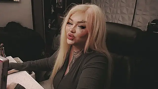 Snapshot of sheylagoddess11 chatting on 12/17/25, 03:01 sheylagoddess11 online show from 12/17/25, 03:01