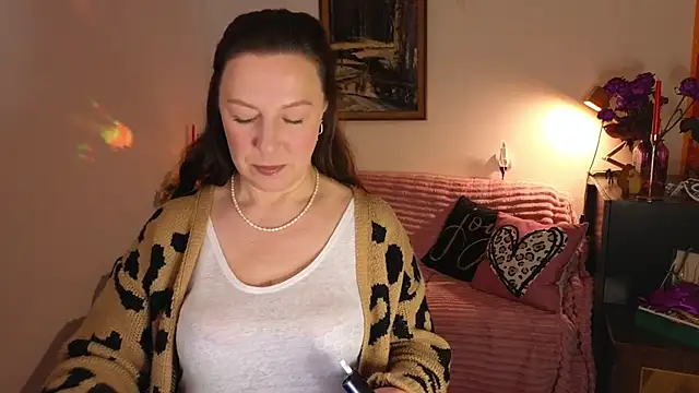 Snapshot of vanessawis_ chatting on 04/18/26, 12:25 vanessawis online show from 04/18/26, 12:25