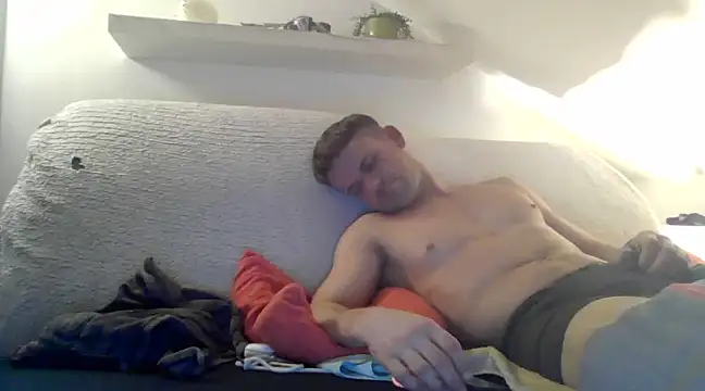 Snapshot of Cambitchboy chatting on 12/25/24, 02:25 Cambitchboy online show from 12/25/24, 02:25