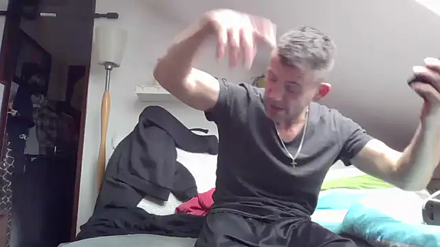 Snapshot of Cambitchboy chatting on 01/12/25, 12:01 Cambitchboy online show from 01/12/25, 12:01