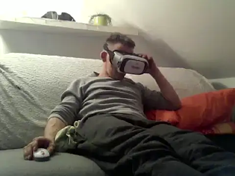 Snapshot of Cambitchboy chatting on 02/12/25, 03:51 Cambitchboy online show from 02/12/25, 03:51