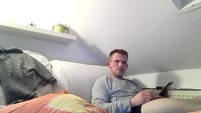 Snapshot of Cambitchboy chatting on 02/26/25, 11:04 Cambitchboy online show from 02/26/25, 11:04