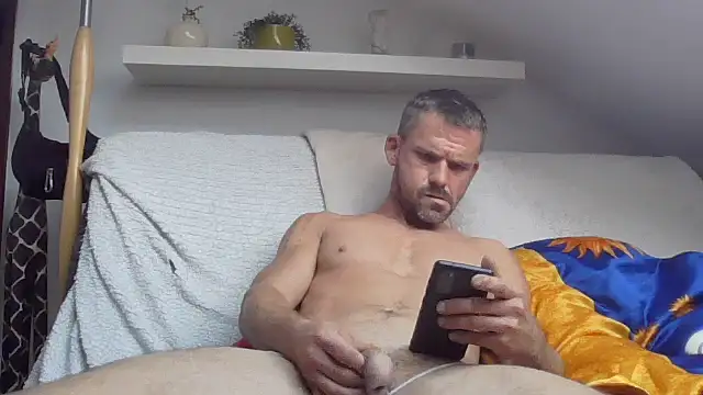 Snapshot of Cambitchboy chatting on 09/30/25, 01:38 Cambitchboy online show from 09/30/25, 01:38