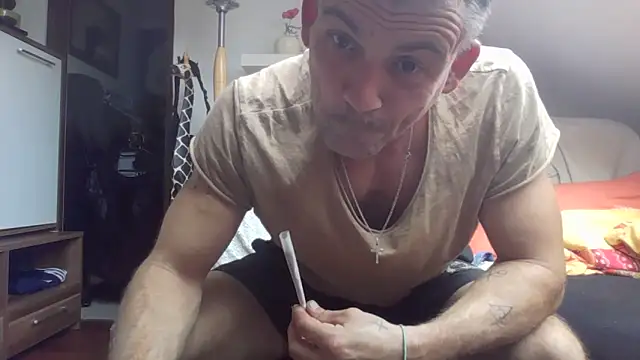 Snapshot of Cambitchboy chatting on 10/12/25, 01:10 Cambitchboy online show from 10/12/25, 01:10