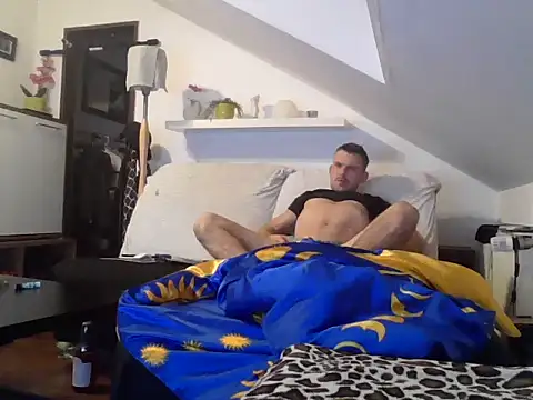 Snapshot of Cambitchboy chatting on 12/15/25, 02:38 Cambitchboy online show from 12/15/25, 02:38