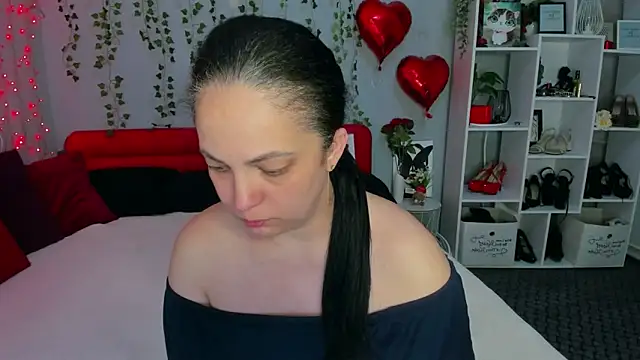 Snapshot of DarlingMilf chatting on 04/17/26, 06:55 DarlingMilf online show from 04/17/26, 06:55