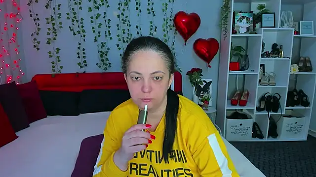 Snapshot of DarlingMilf chatting on 04/20/26, 06:20 DarlingMilf online show from 04/20/26, 06:20