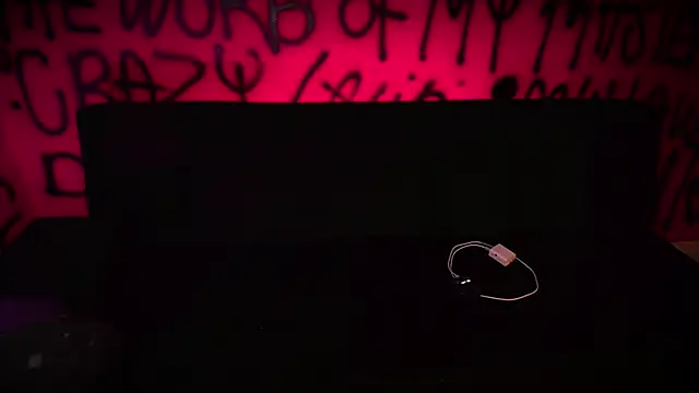 Snapshot of Laura_takint chatting on 02/26/25, 04:03 Laura takint online show from 02/26/25, 04:03