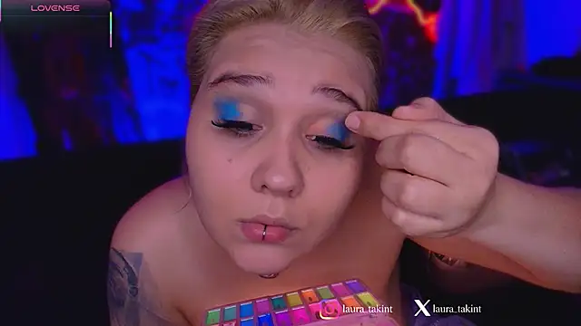 Snapshot of Laura_takint chatting on 10/13/25, 09:15 Laura takint online show from 10/13/25, 09:15