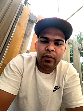 Snapshot of marhi32 chatting on 09/14/25, 03:11 marhi32 online show from 09/14/25, 03:11