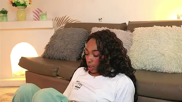 Snapshot of Valeriestyle chatting on 03/25/26, 04:51 Valeriestyle online show from 03/25/26, 04:51