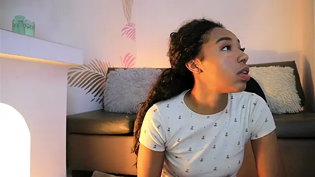 Snapshot of Valeriestyle chatting on 04/13/26, 03:56 Valeriestyle online show from 04/13/26, 03:56