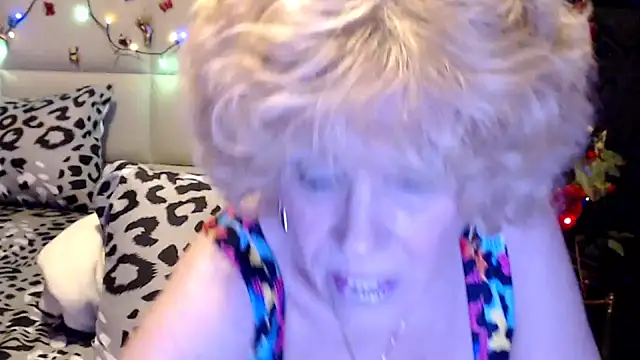 Snapshot of HappyWomanOn chatting on 04/17/26, 08:56 HappyWomanOn online show from 04/17/26, 08:56