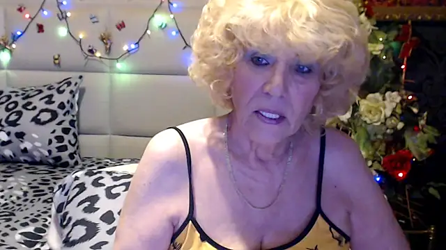 Snapshot of HappyWomanOn chatting on 04/21/26, 06:41 HappyWomanOn online show from 04/21/26, 06:41