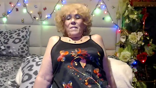 Snapshot of HappyWomanOn chatting on 04/21/26, 06:44 HappyWomanOn online show from 04/21/26, 06:44