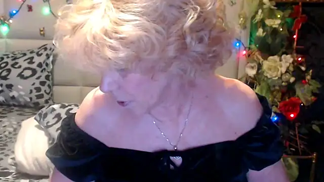 Snapshot of HappyWomanOn chatting on 04/23/26, 08:35 HappyWomanOn online show from 04/23/26, 08:35