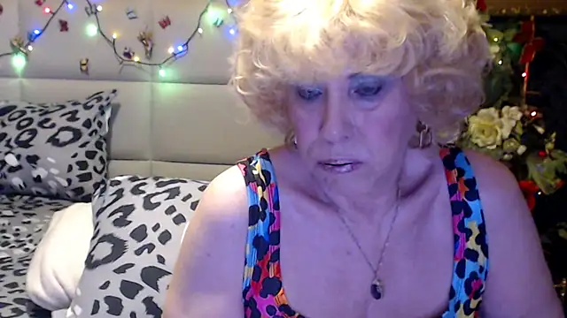 Snapshot of HappyWomanOn chatting on 04/25/26, 06:16 HappyWomanOn online show from 04/25/26, 06:16