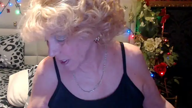 Snapshot of HappyWomanOn chatting on 04/27/26, 09:18 HappyWomanOn online show from 04/27/26, 09:18