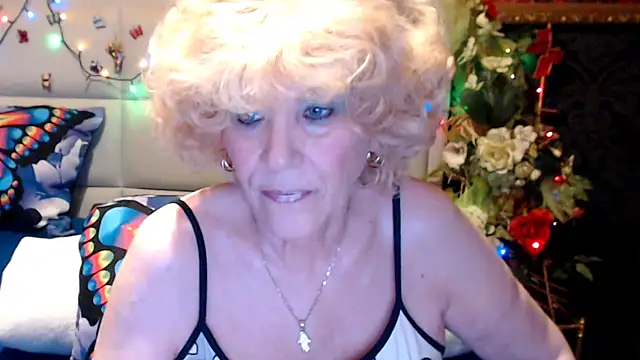 Snapshot of HappyWomanOn chatting on 04/28/26, 08:19 HappyWomanOn online show from 04/28/26, 08:19