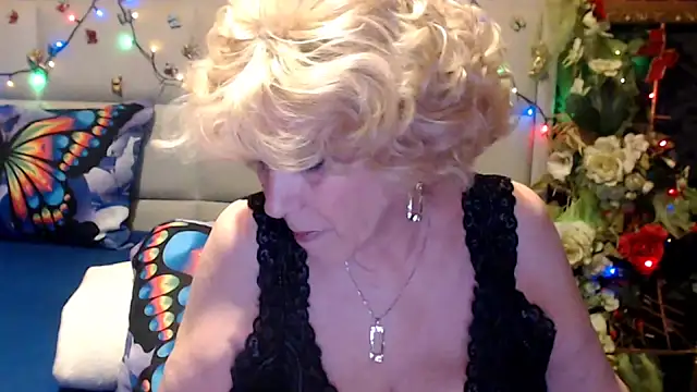 Snapshot of HappyWomanOn chatting on 04/29/26, 06:03 HappyWomanOn online show from 04/29/26, 06:03