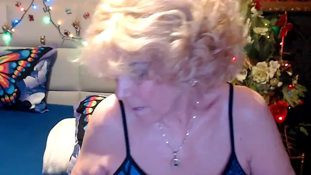 Snapshot of HappyWomanOn chatting on 05/03/26, 09:59 HappyWomanOn online show from 05/03/26, 09:59
