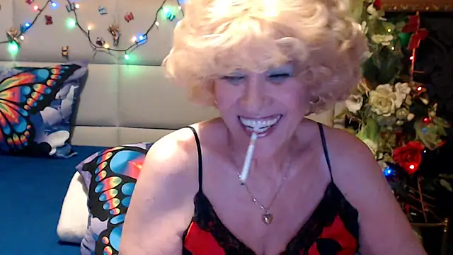 Snapshot of HappyWomanOn chatting on 05/04/26, 08:38 HappyWomanOn online show from 05/04/26, 08:38