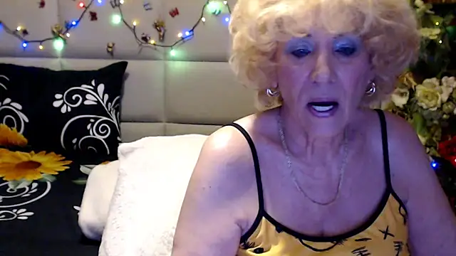 Snapshot of HappyWomanOn chatting on 05/21/26, 06:31 HappyWomanOn online show from 05/21/26, 06:31