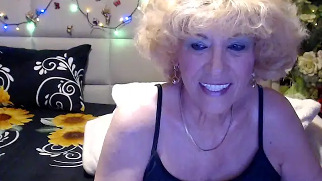 Snapshot of HappyWomanOn chatting on 05/24/26, 09:25 HappyWomanOn online show from 05/24/26, 09:25