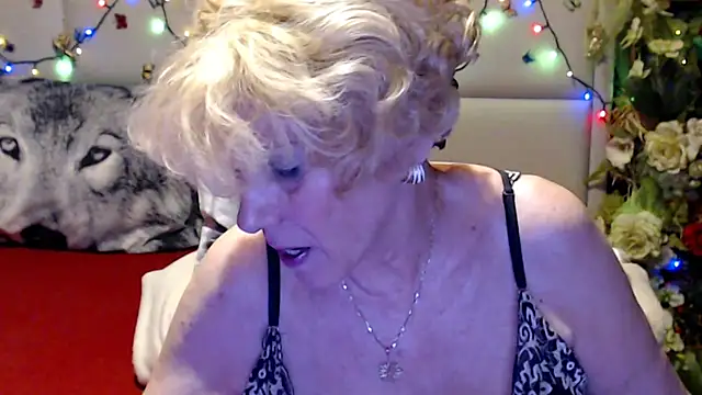 Snapshot of HappyWomanOn chatting on 05/28/26, 07:22 HappyWomanOn online show from 05/28/26, 07:22
