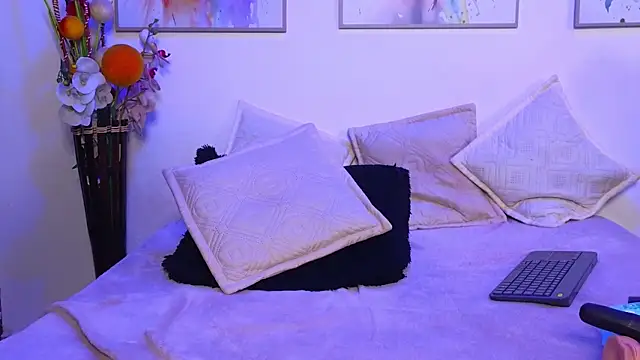 Marianaa Lopezz online show from 01/04/25, 10:55